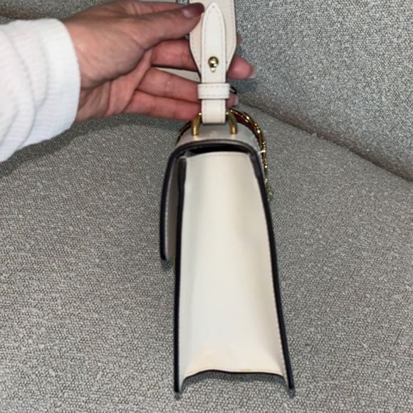 Authentic Gucci Small Sylvie Shoulder Bag White - Picture 3 of 15